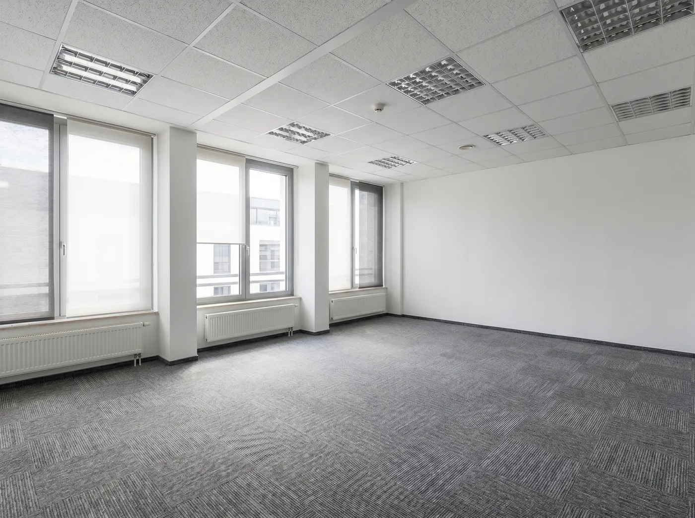 Leeres, helles Büro – nachher